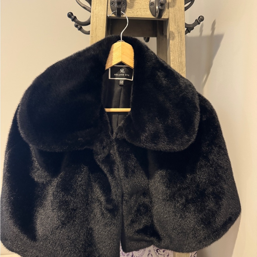 Melanie Lyne Black Faux Fur Cape